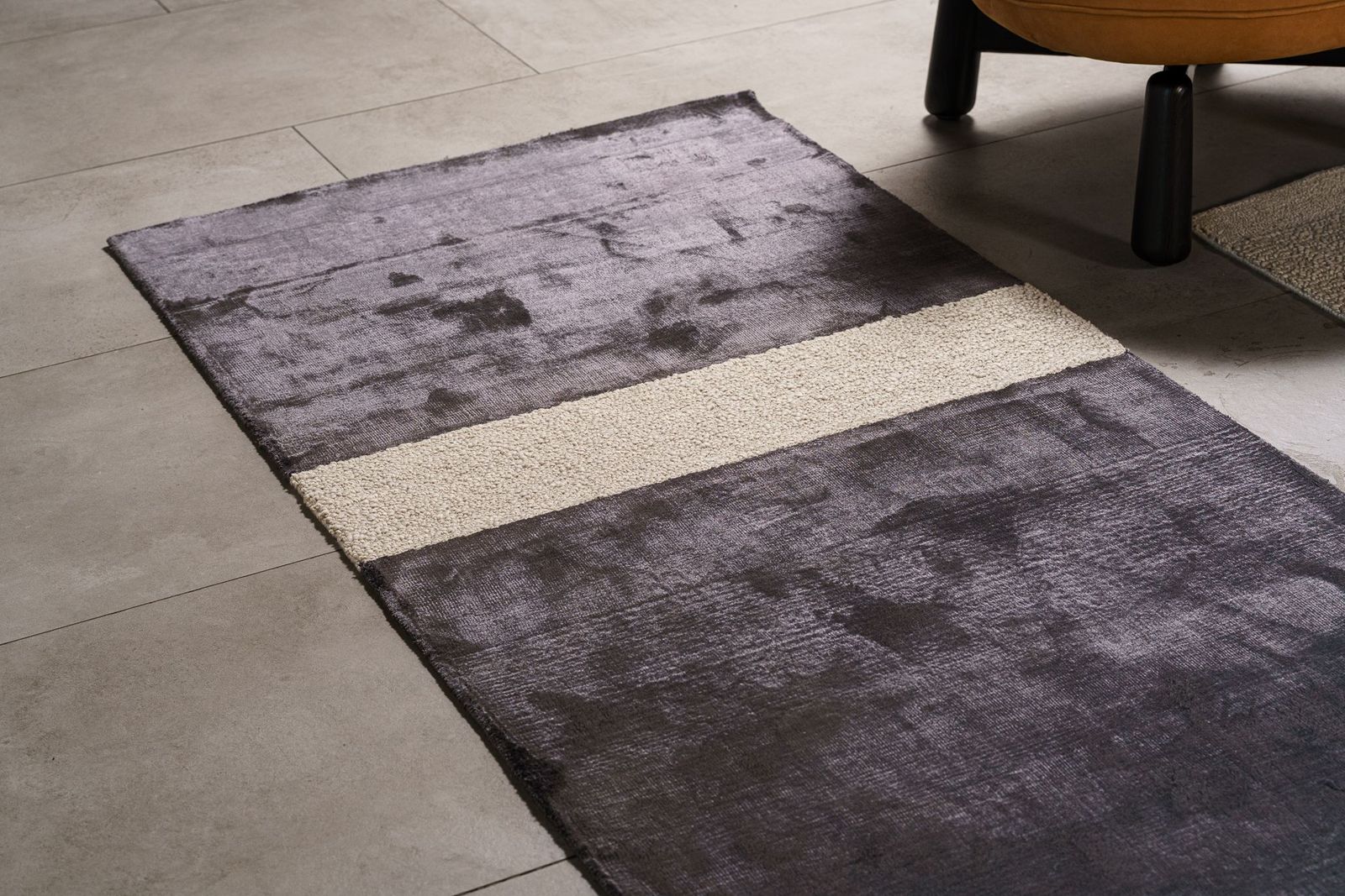 Baxter Ковер Terai B Charcoal Base /Nuage Decoratio от Baxter — в интерьере