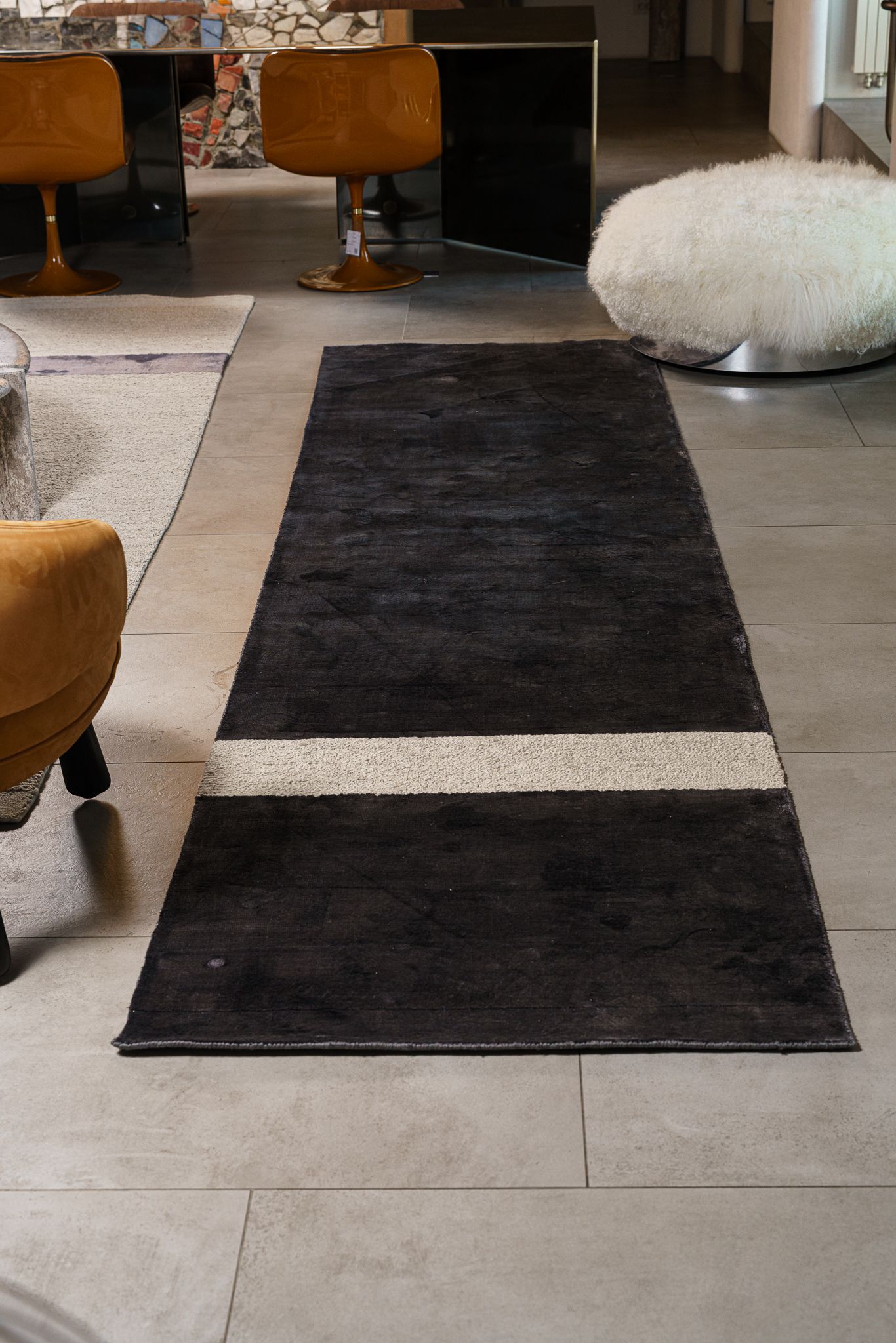 Baxter Ковер Terai B Charcoal Base /Nuage Decoratio от Baxter — в интерьере