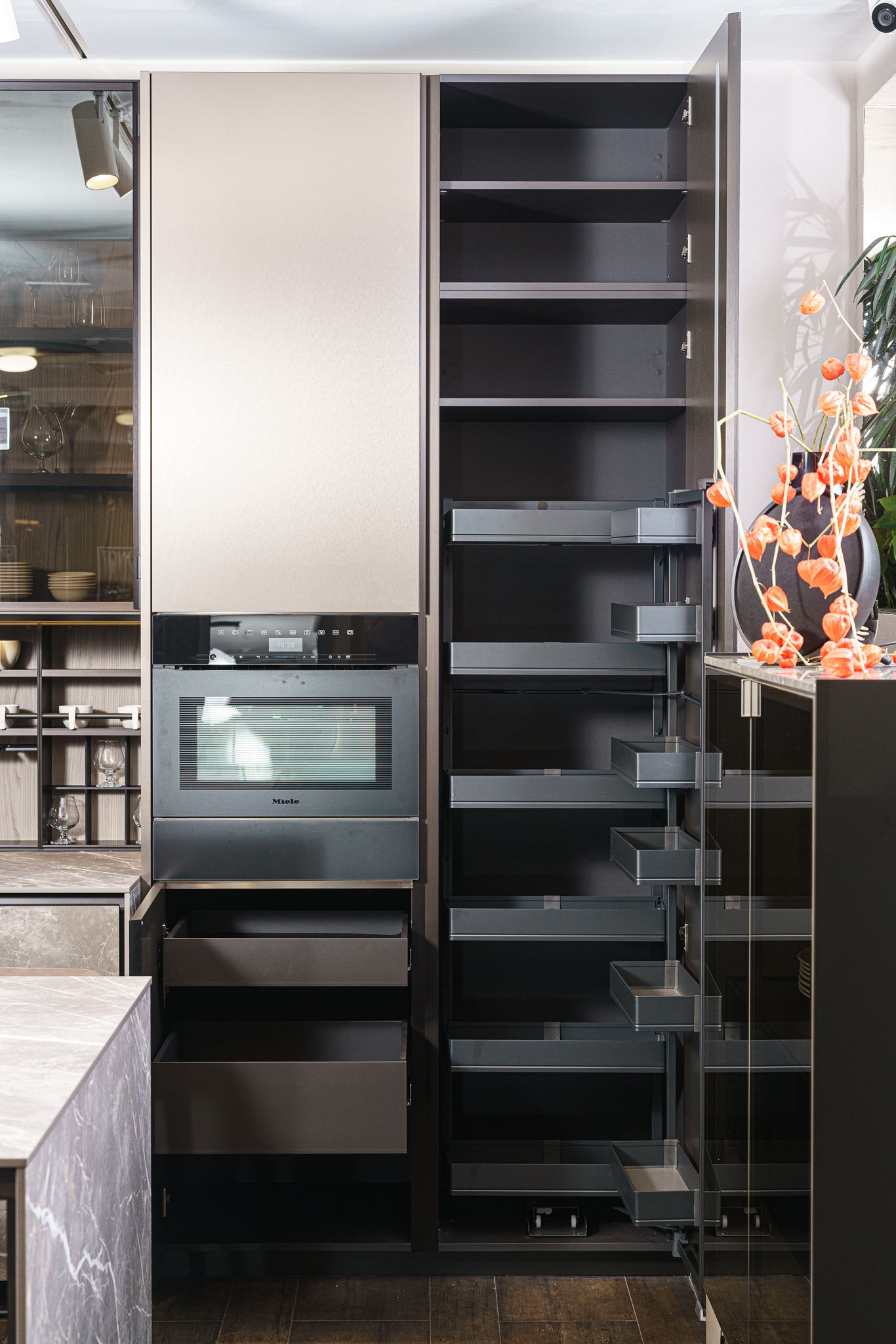 Poliform Композиция кухни с техникой Alea Pro от Poliform — в интерьере