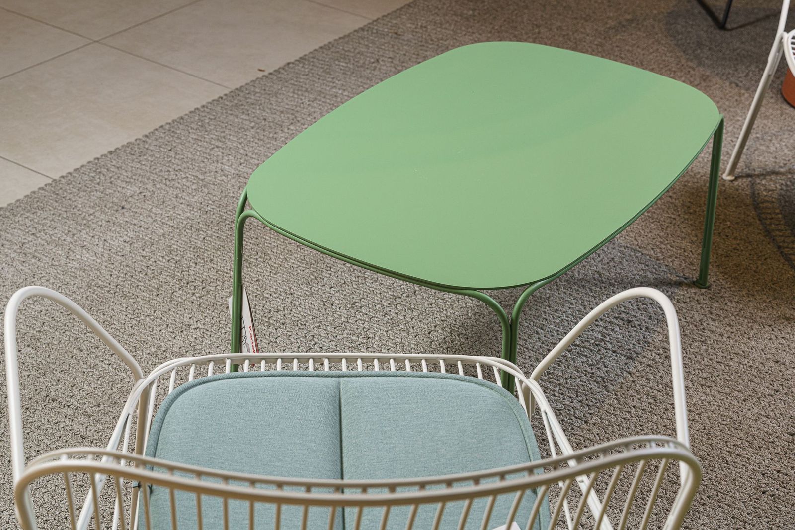 Kartell Уличный журнальный столик Hiray Green от Kartell — в интерьере