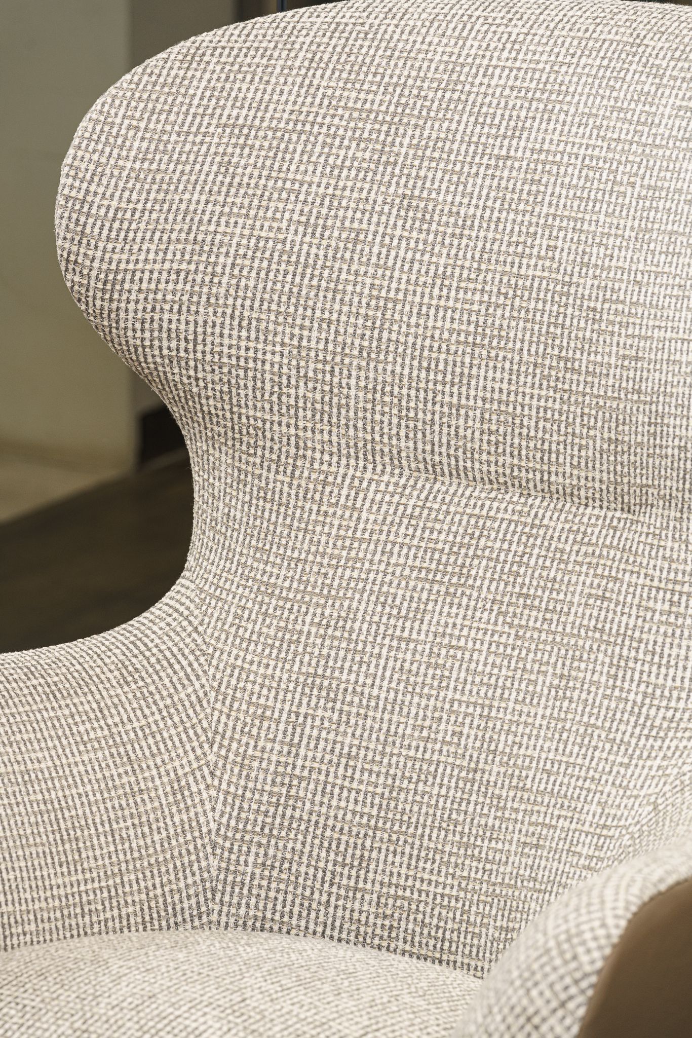 Poliform Кресло Mad Joker swivel Naxos от Poliform — в интерьере