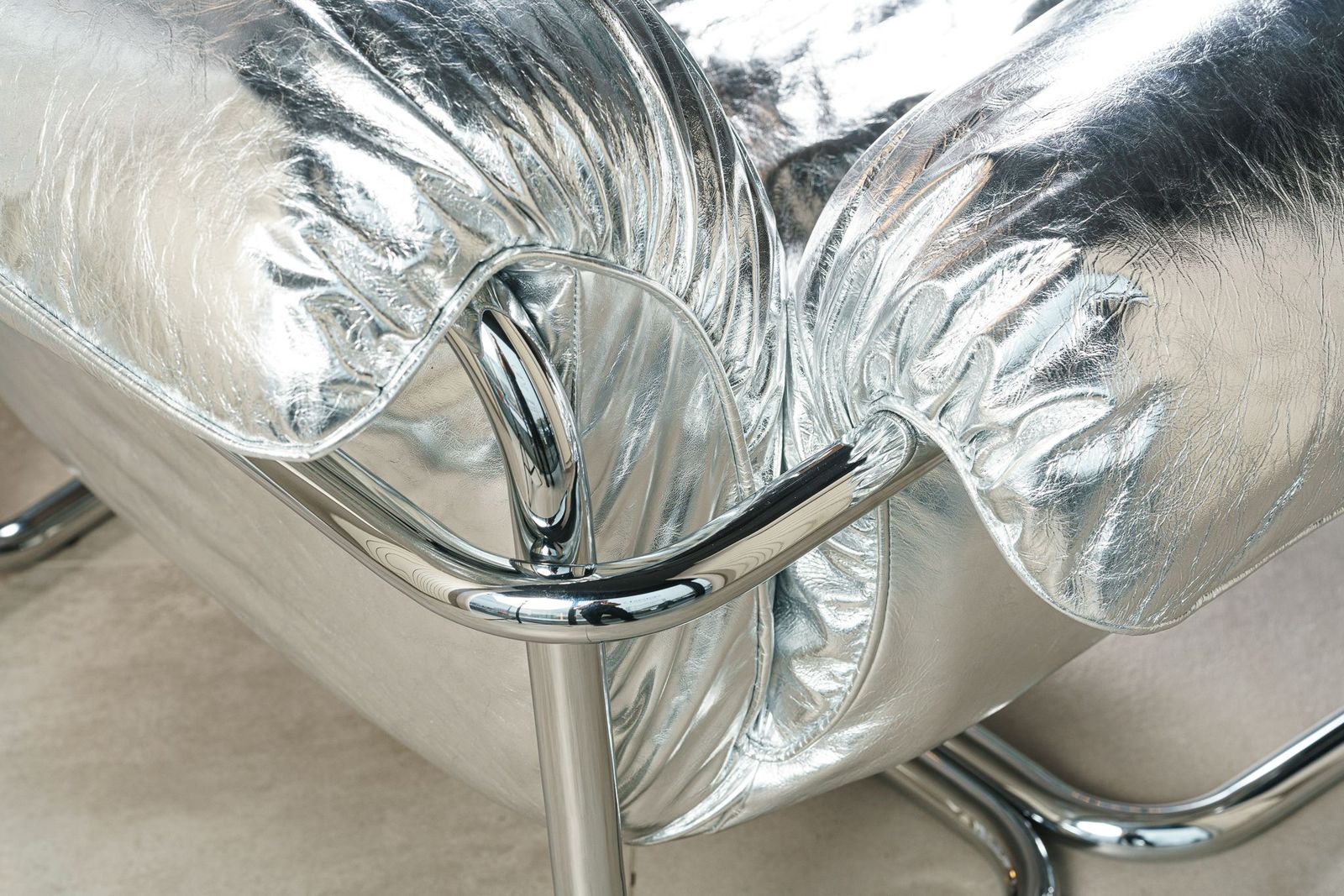 Baxter Кресло So Good Leather Silver от Baxter — в интерьере
