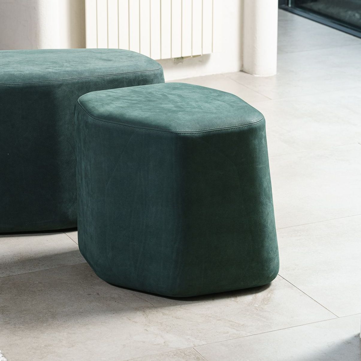 Baxter Пуф Beki Nabuck Wood от Baxter — в интерьере