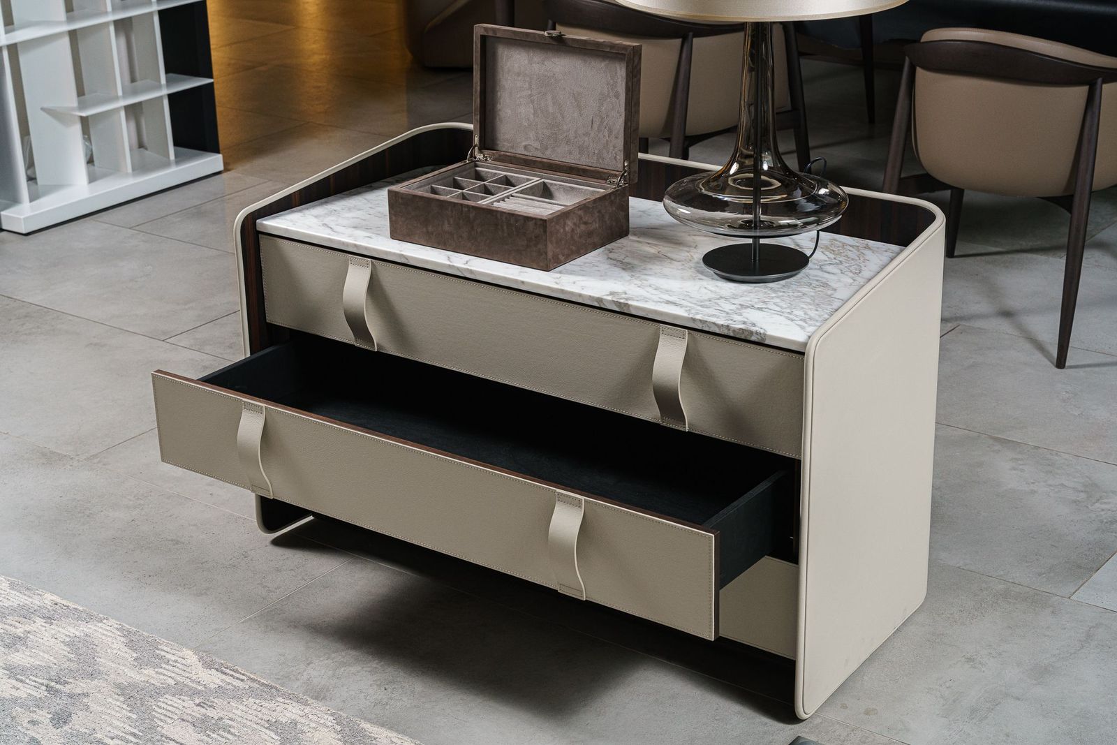 Flou Комод с мраморным топом Gentleman Calacatta gold от Flou — в интерьере