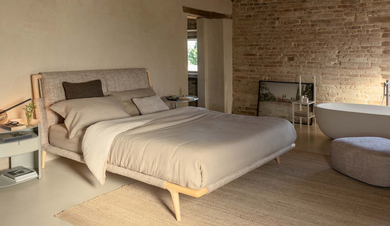 Flou Декоративная подушка 35*50 Wilson 924 от Flou — в интерьере