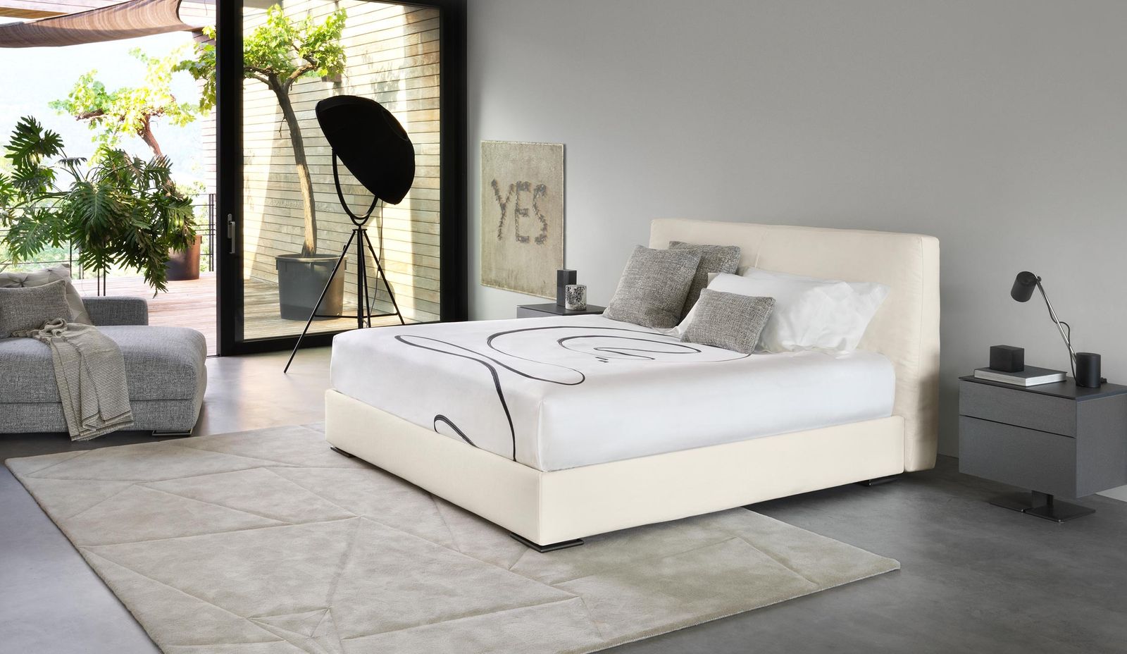 Flou Декоративная подушка 35*50 Wilson 924 от Flou — в интерьере