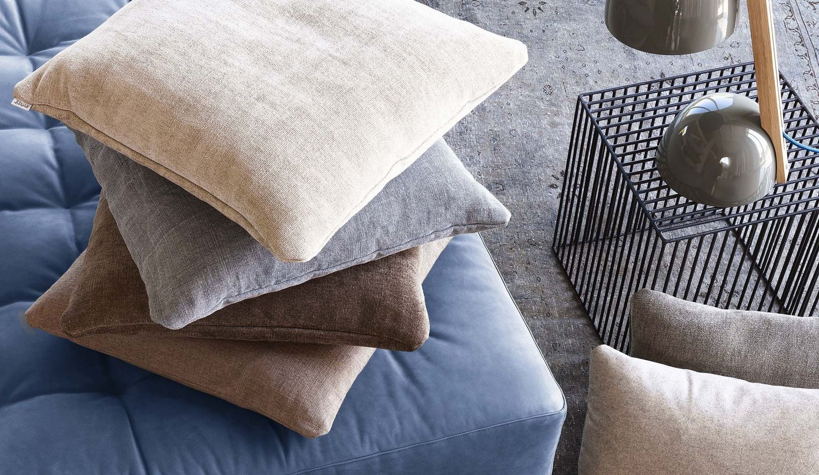 Flou Кожаная подушка 55*55 PF23 от Flou — в интерьере