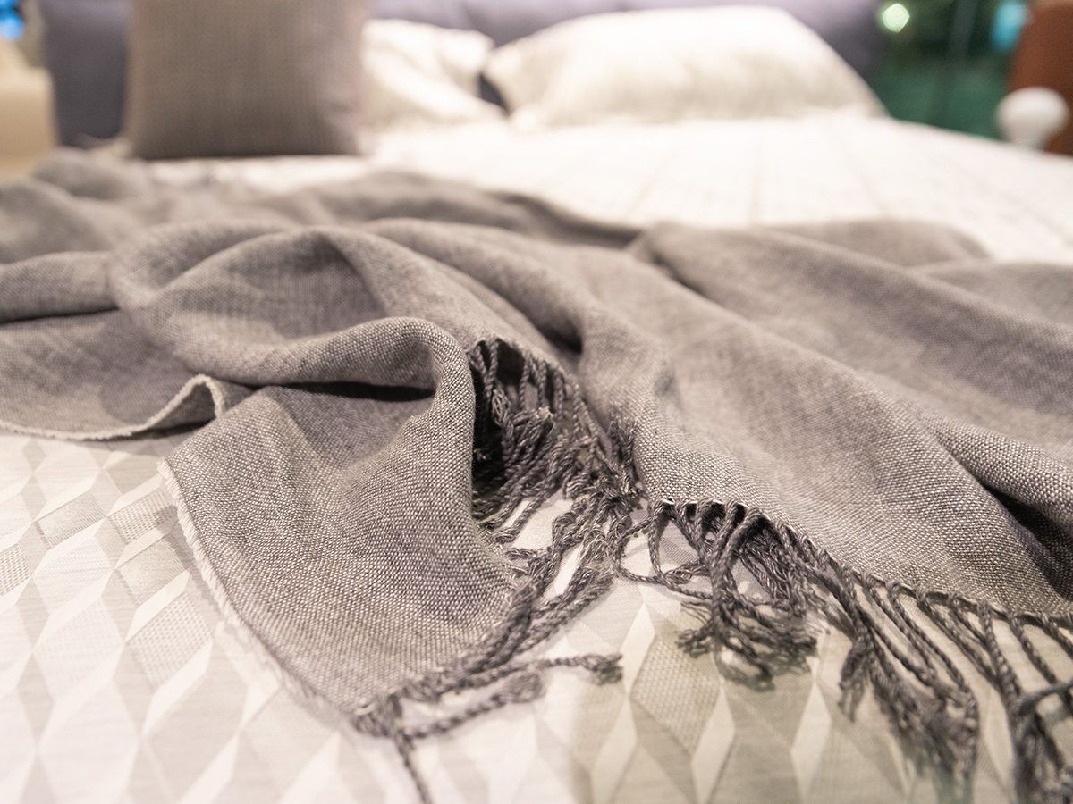 Flou Плед Striped Natural Linen от Flou — в интерьере