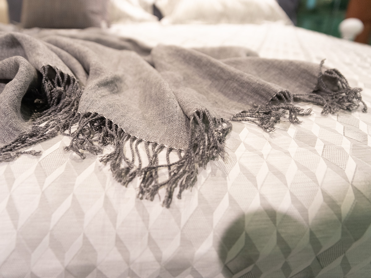 Flou Плед Striped Natural Linen от Flou — в интерьере