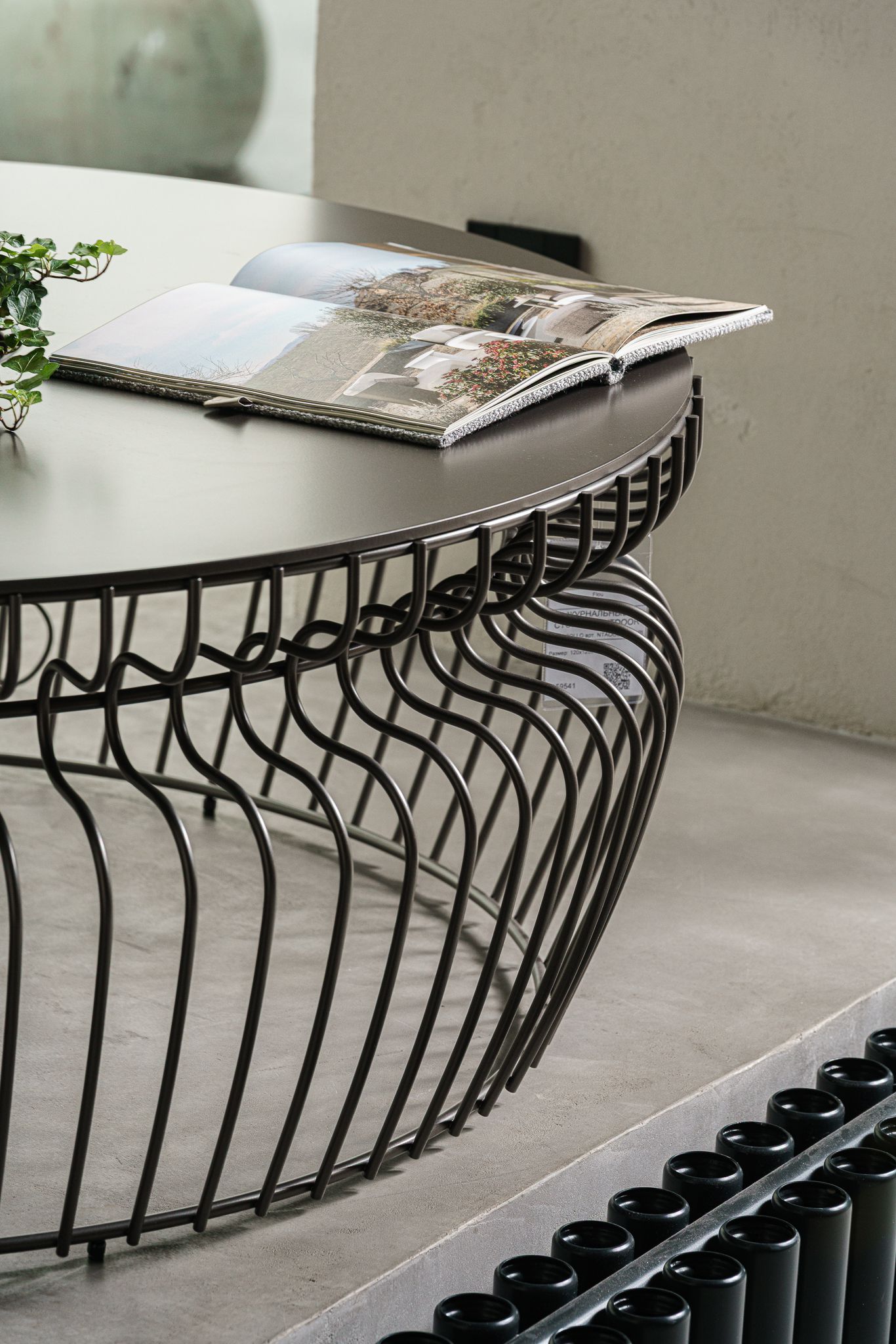 Flou Уличный журнальный столик Atollo 120 Matt Burnished от Flou — в интерьере