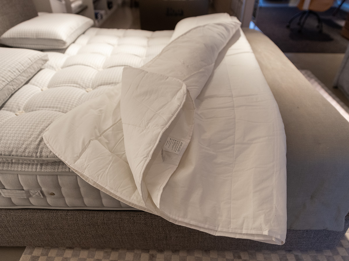Maxalto Одеяло IP180_3 Four seasons duvet от Maxalto — в интерьере