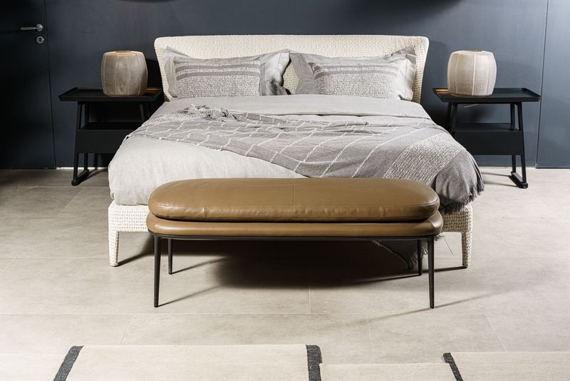 Maxalto Банкетка Caratos pelle Tortora от Maxalto — в интерьере