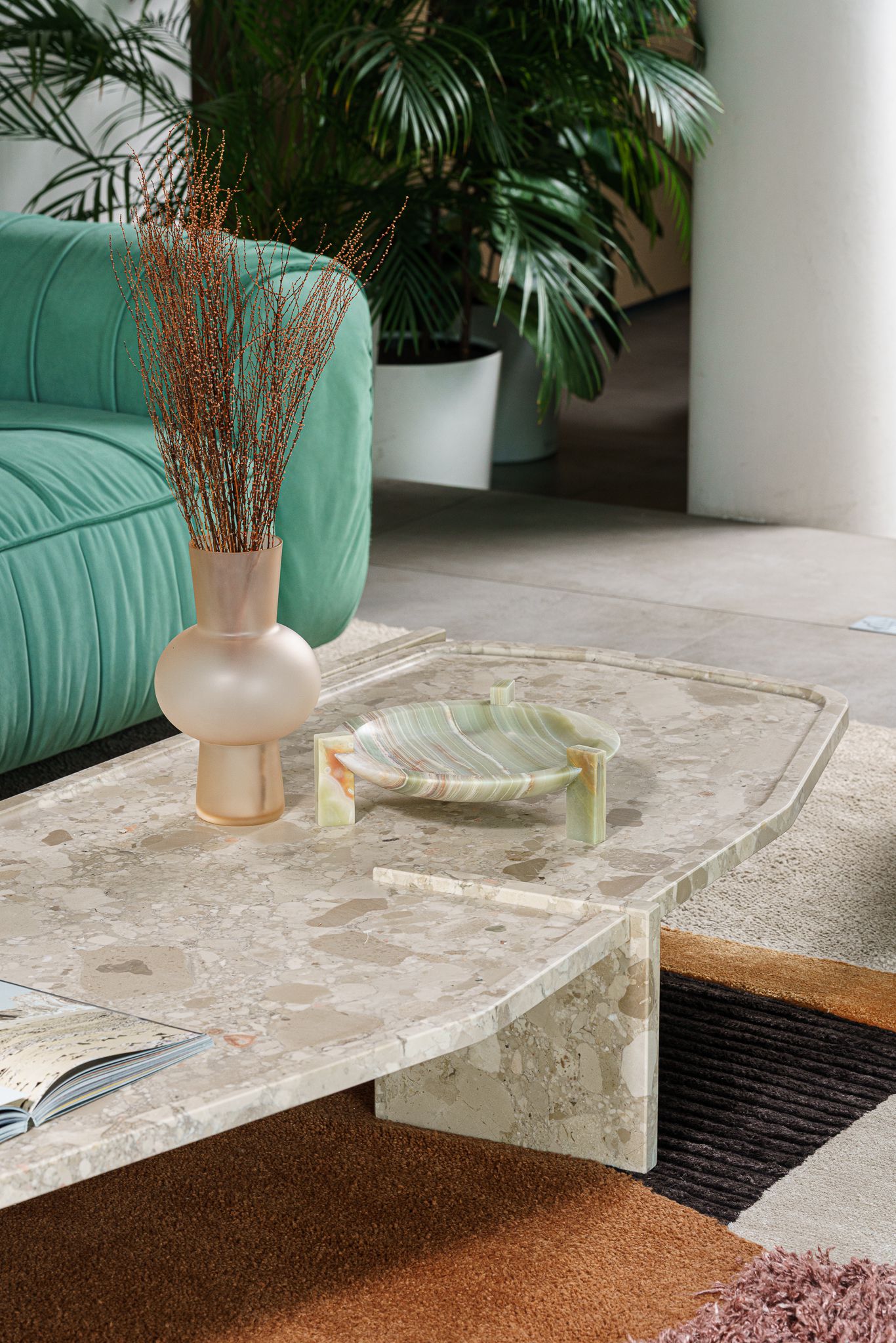Baxter Журнальный столик Lana Wildflower marble от Baxter — в интерьере