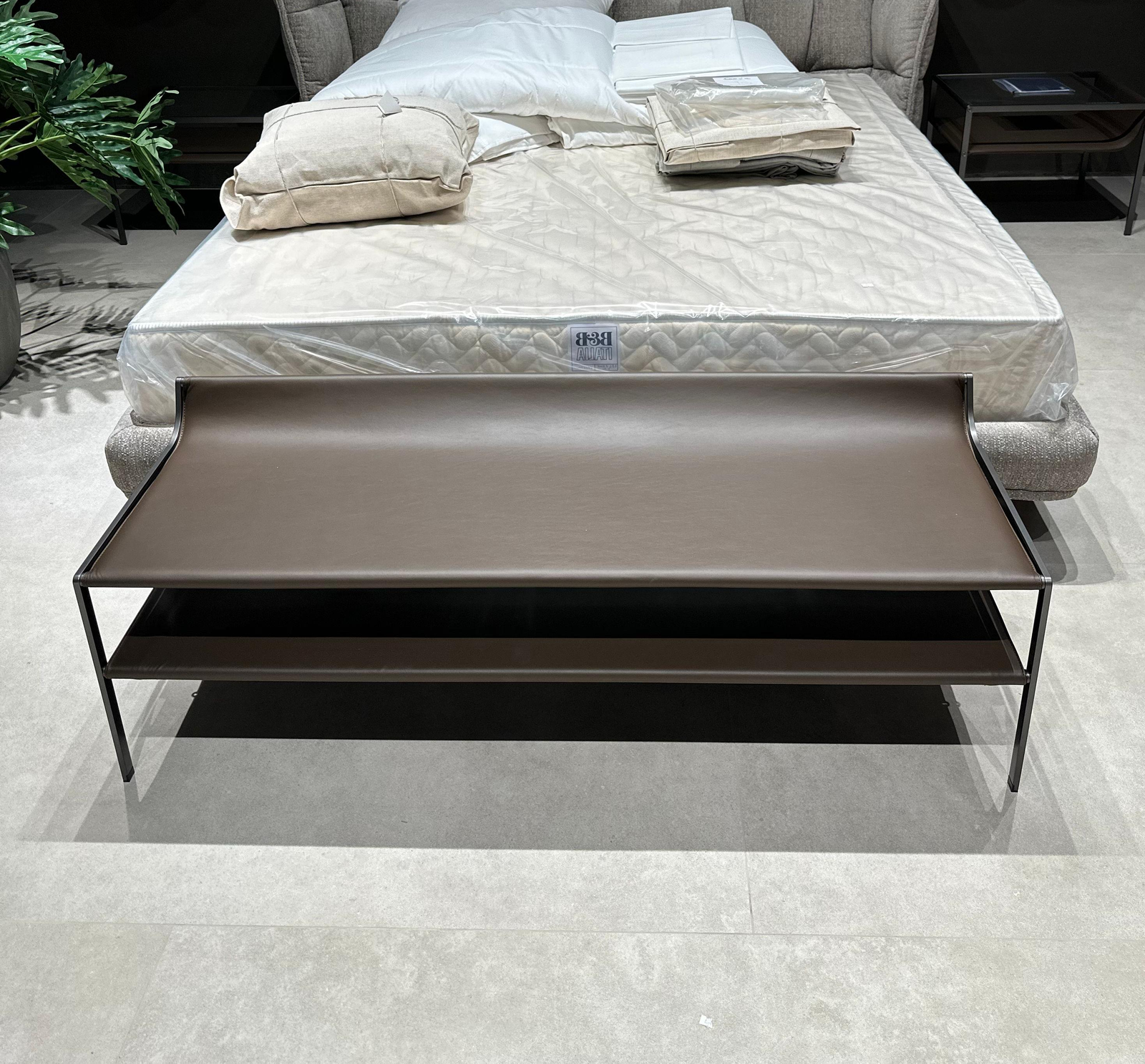 B&B Italia Банкетка Quiet Lines Gamma castagna от B&B Italia — в интерьере