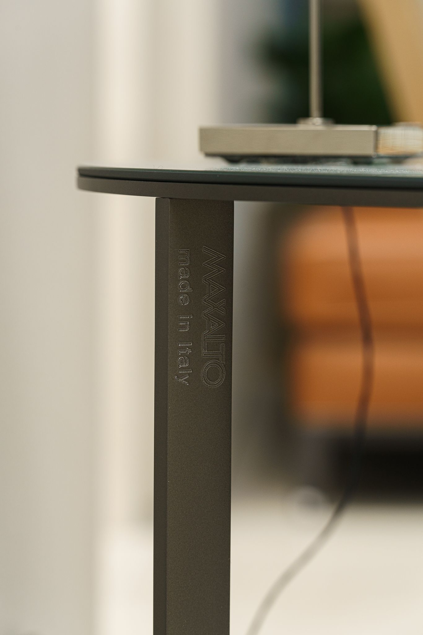 Maxalto Журнальный столик Elios Oval SMTO5S от Maxalto — в интерьере