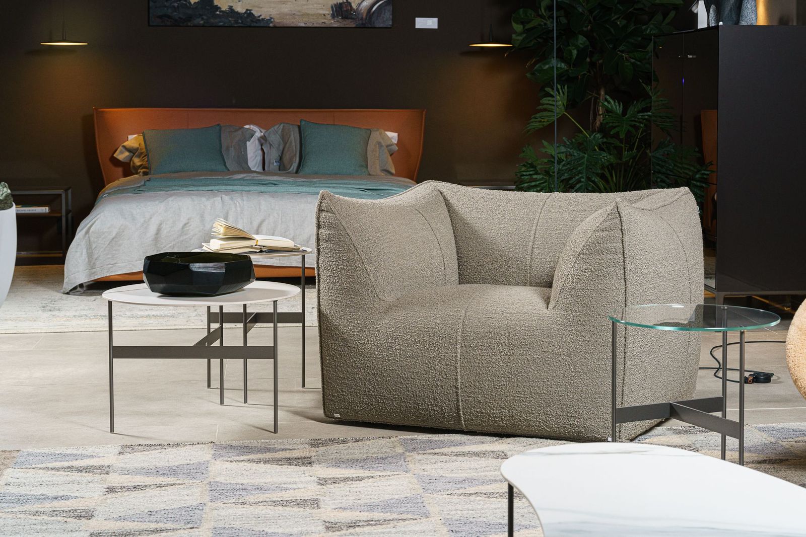 B&B Italia Кресло Le Bambole Tortora от B&B Italia — в интерьере