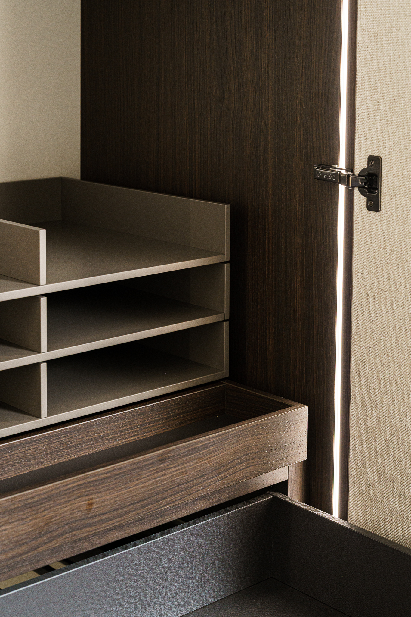 Molteni&C Шкаф с туалетным столиком Gliss Master Eucaliptus от Molteni & C — в интерьере