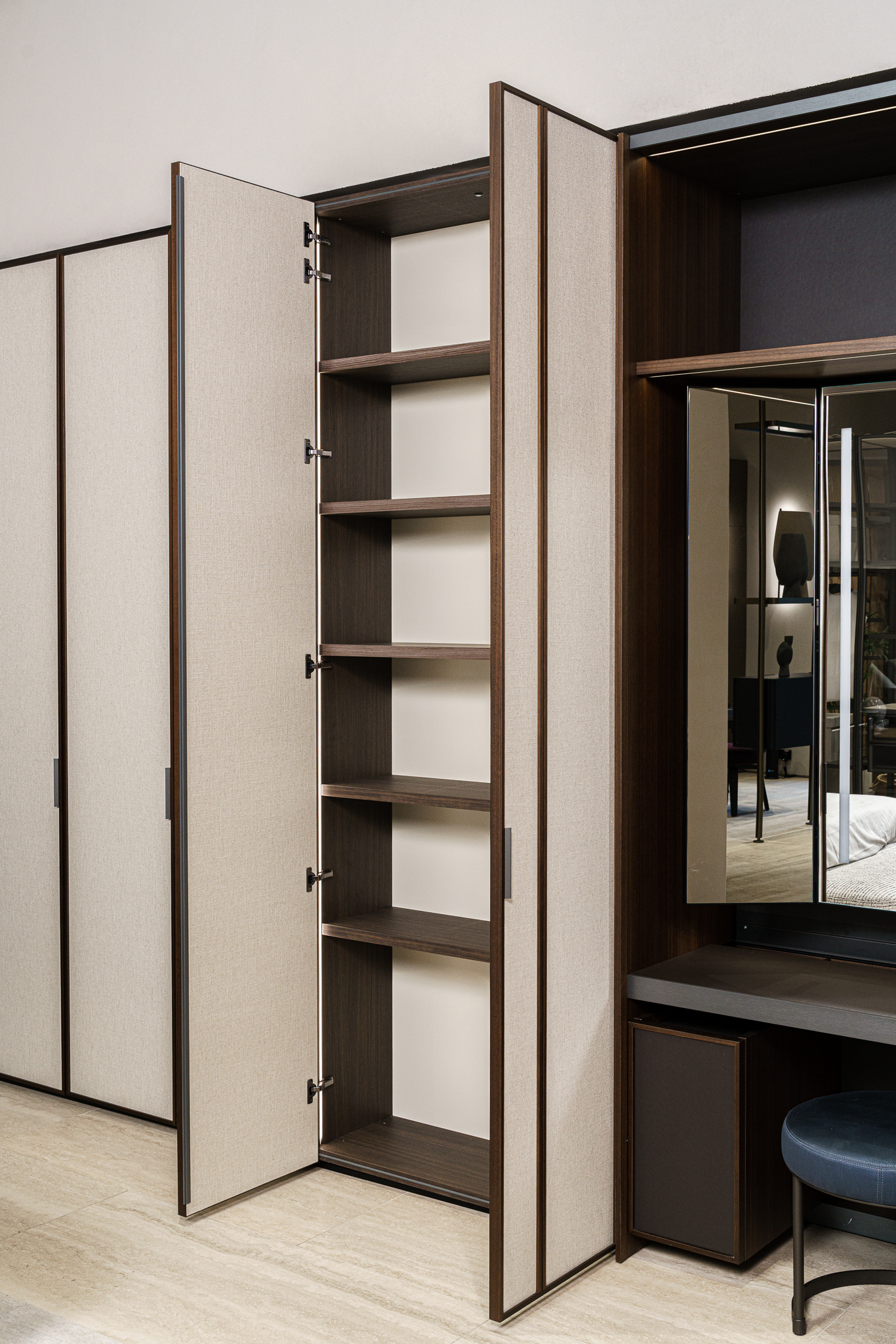 Molteni&C Шкаф с туалетным столиком Gliss Master Eucaliptus от Molteni & C — в интерьере