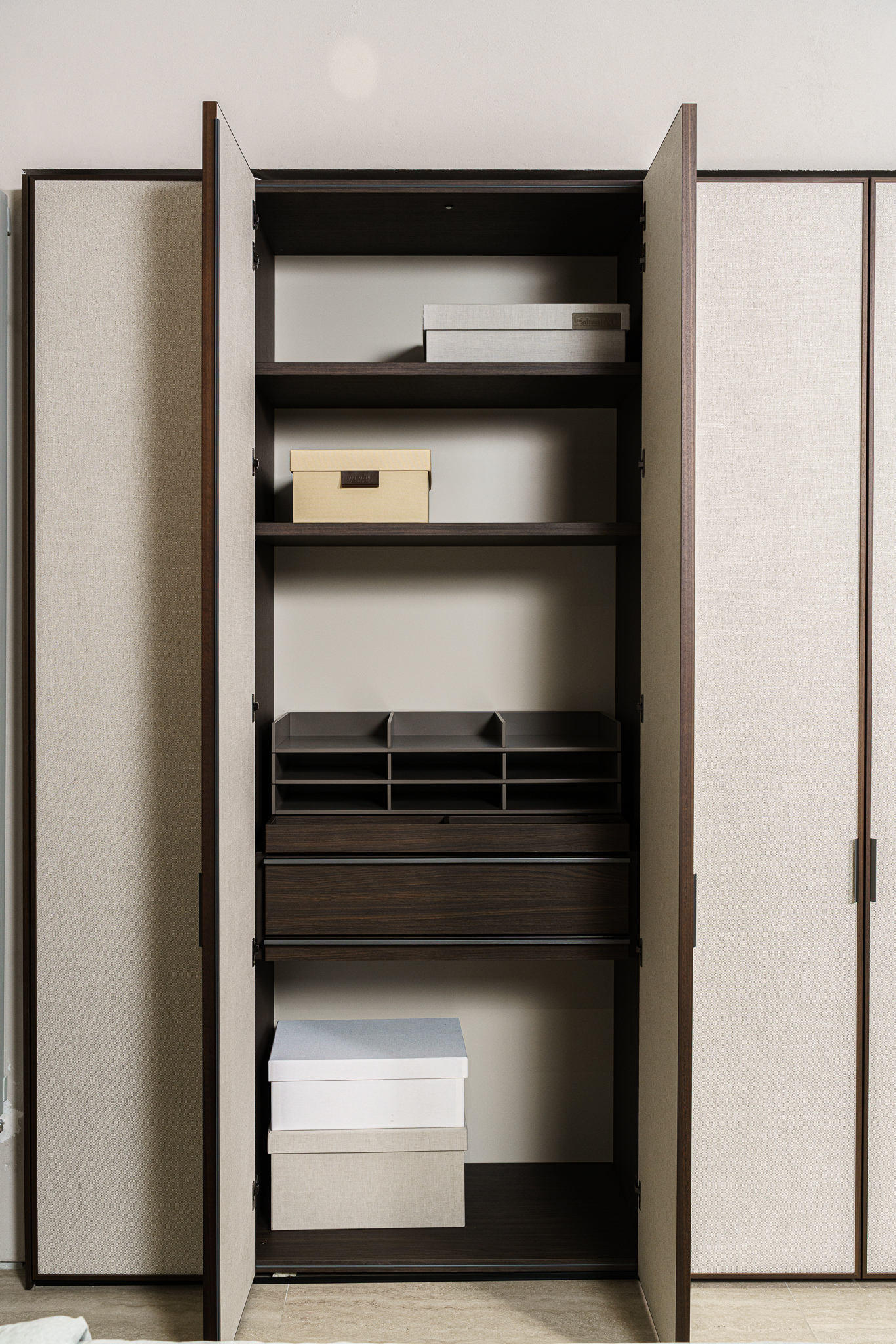 Molteni&C Шкаф с туалетным столиком Gliss Master Eucaliptus от Molteni & C — в интерьере