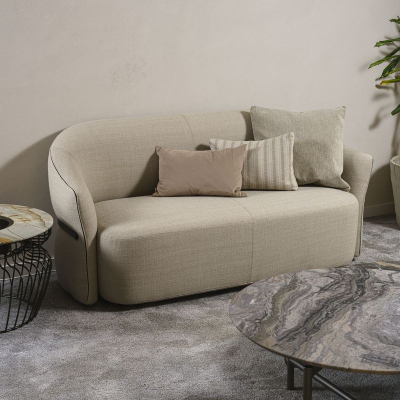 Flou Двухместный диван Madame Butterfly 574 Capri от Flou — в интерьере