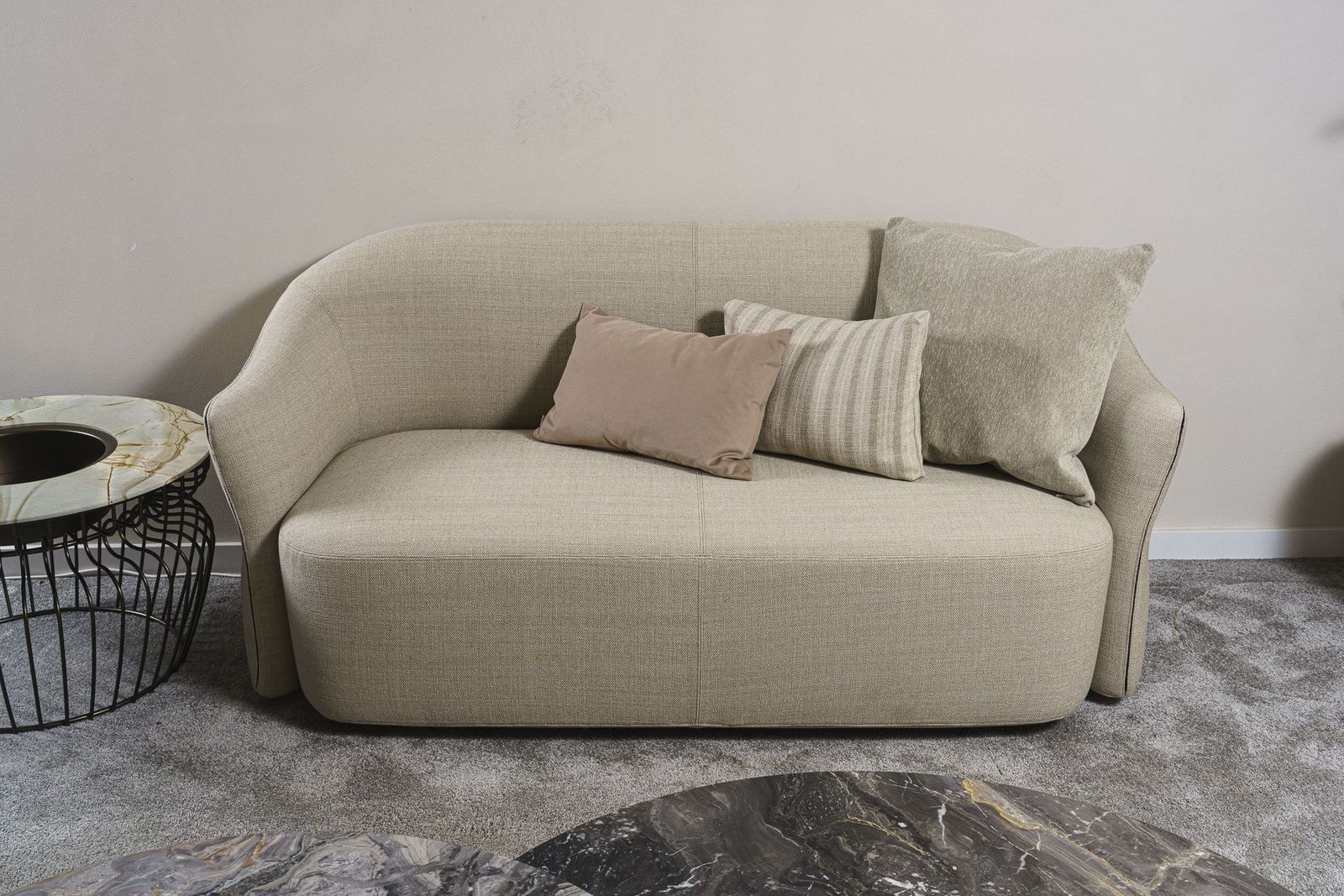 Flou Двухместный диван Madame Butterfly 574 Capri от Flou — в интерьере