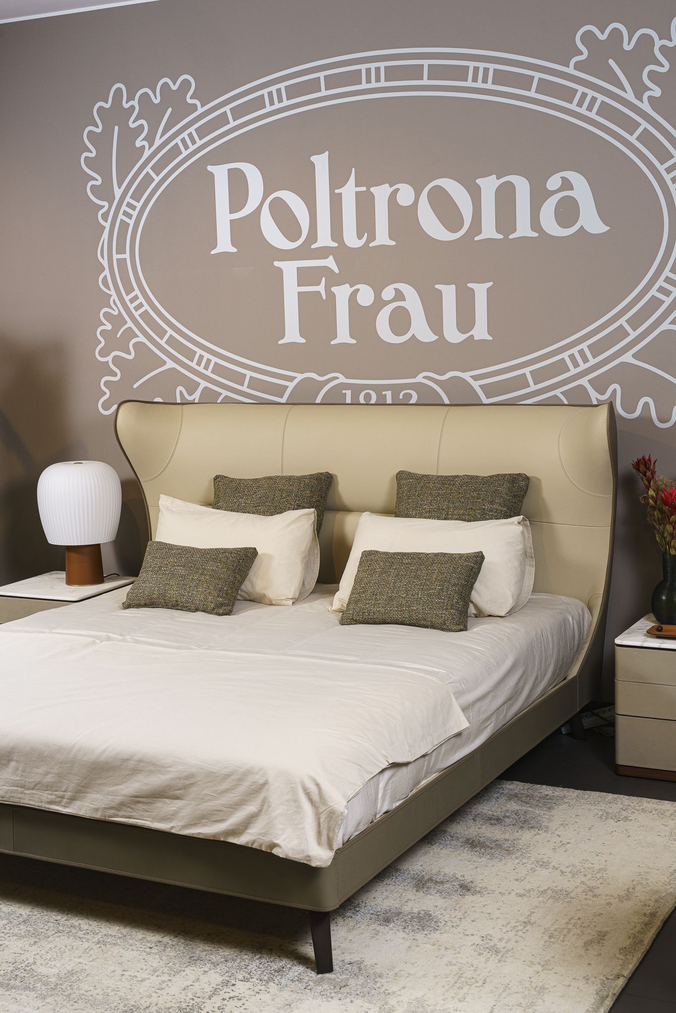 Flou Декоративная подушка 35*55 Cosmo 987 от Flou — в интерьере