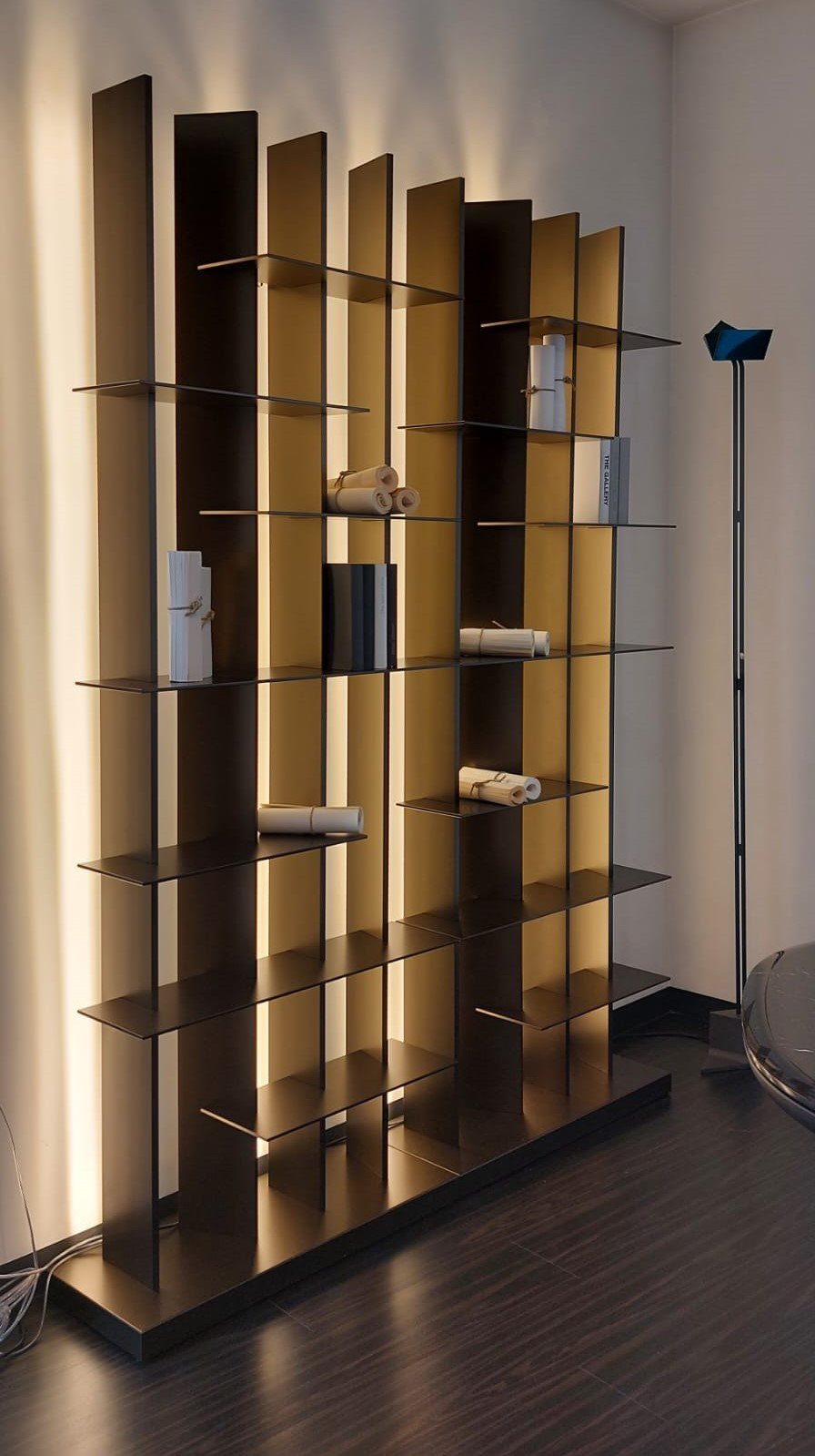 Flou Стеллаж CCLight matt burnished 220 от Flou — в интерьере