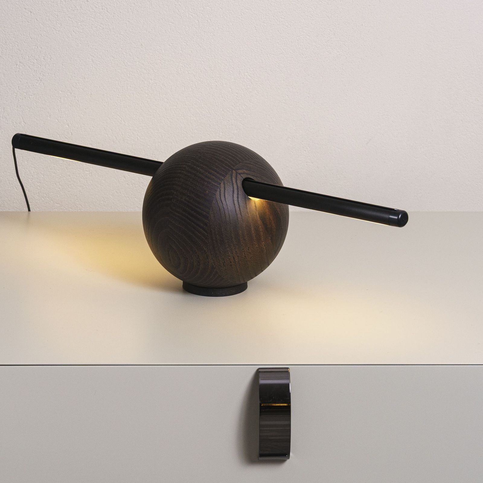 Flou Настольная лампа Rugiada coffee brown Ashwood от Flou — в интерьере