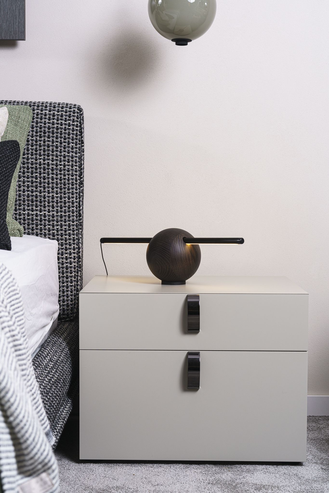 Flou Настольная лампа Rugiada coffee brown Ashwood от Flou — в интерьере