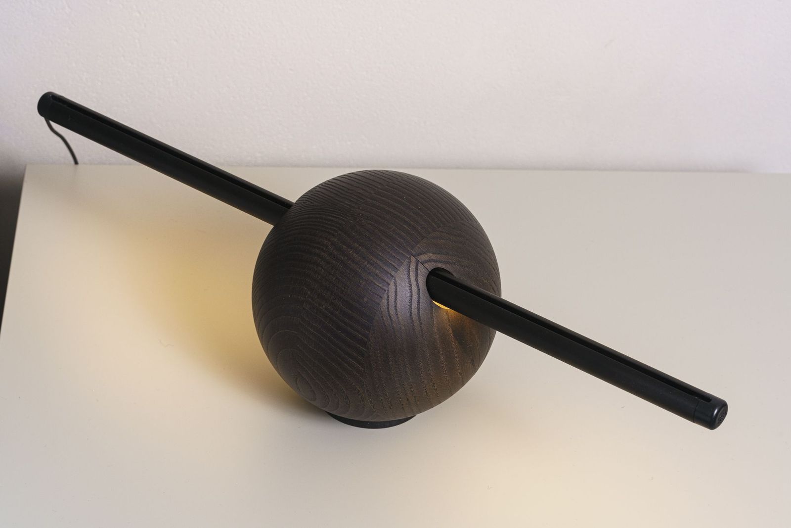 Flou Настольная лампа Rugiada coffee brown Ashwood от Flou — в интерьере