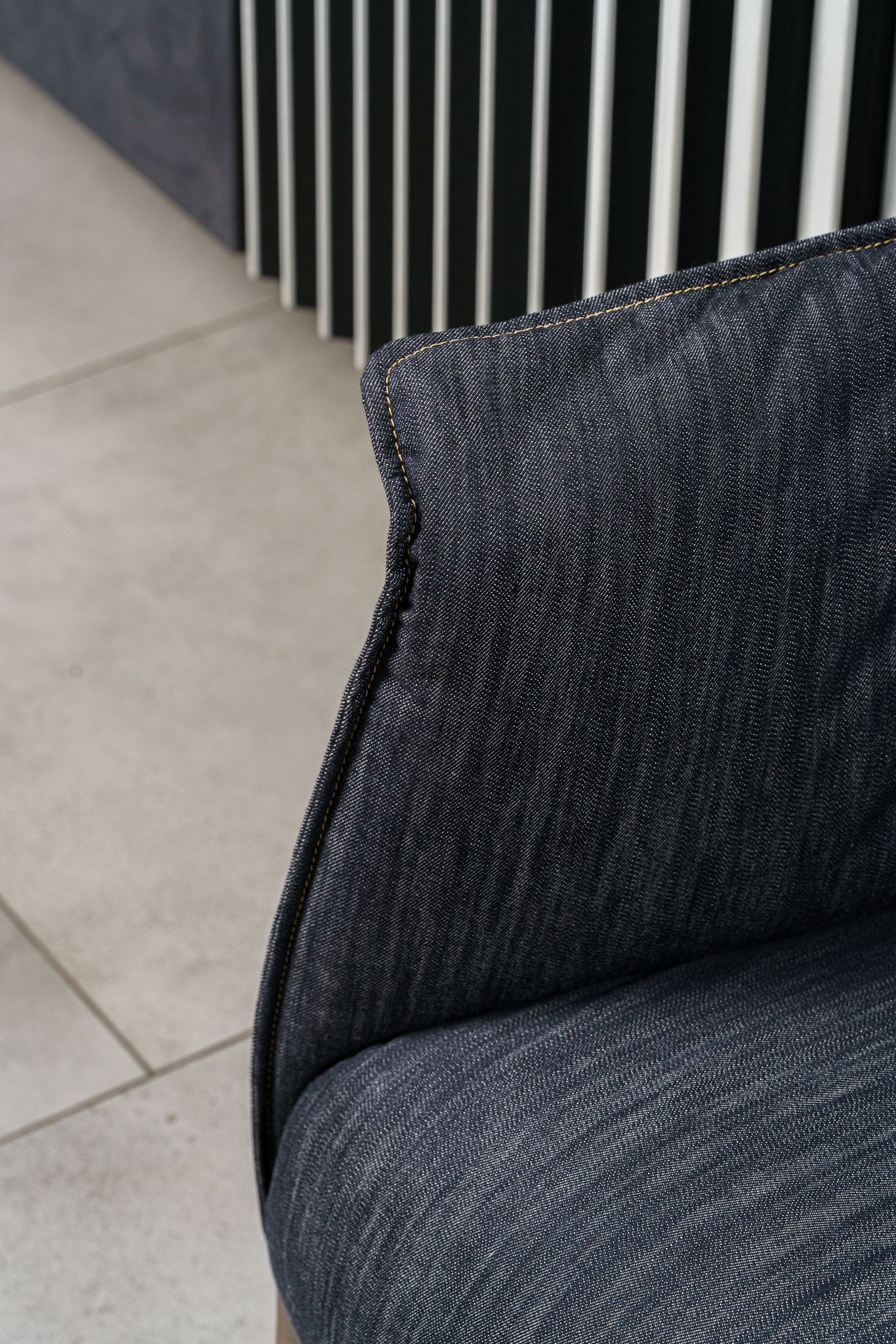 Poltrona Frau Кресло Archibald Denim Edition от Poltrona Frau — в интерьере