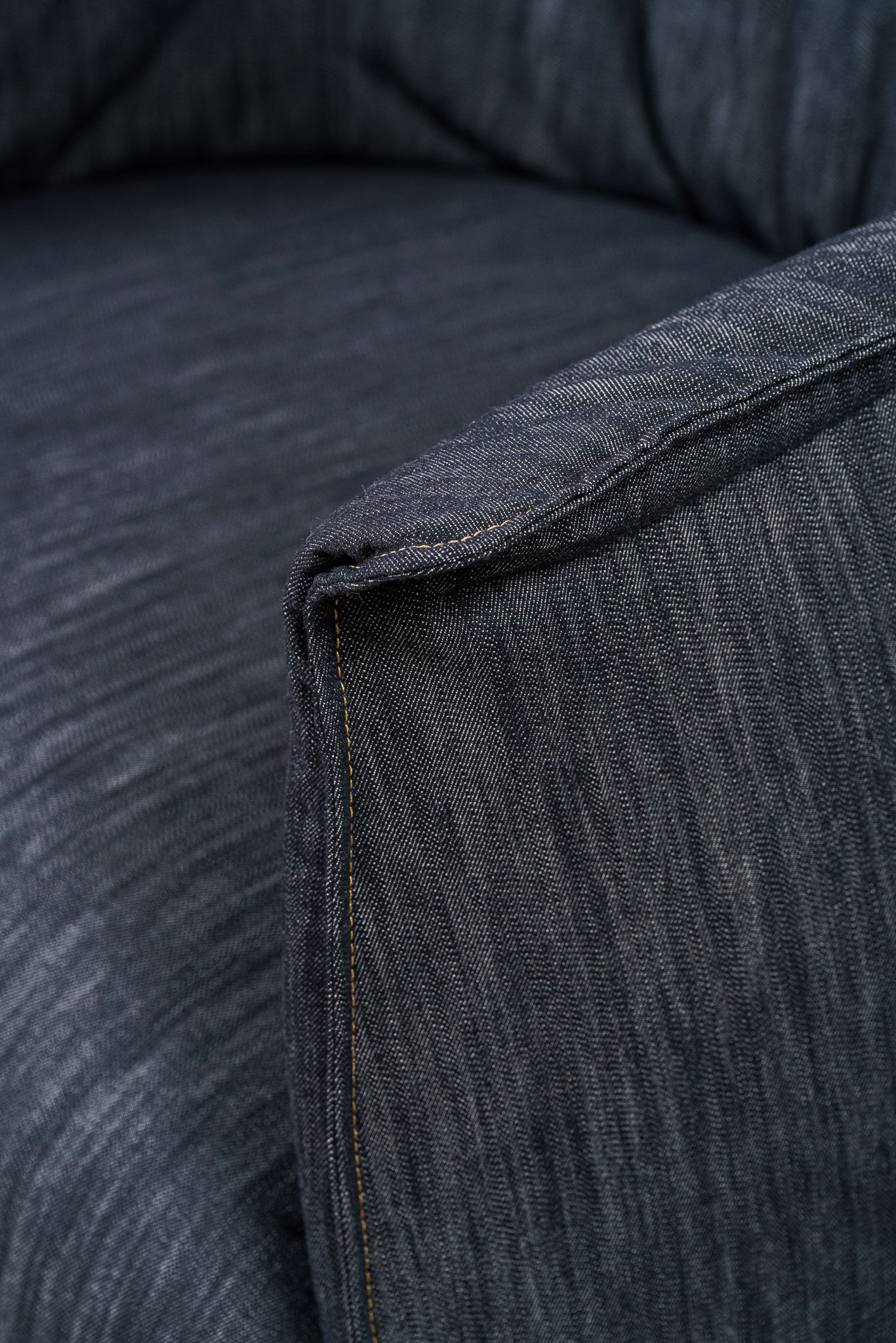 Poltrona Frau Кресло Archibald Denim Edition от Poltrona Frau — в интерьере
