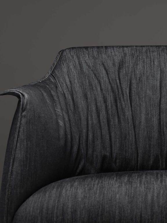 Poltrona Frau Кресло Archibald Denim Edition от Poltrona Frau — в интерьере