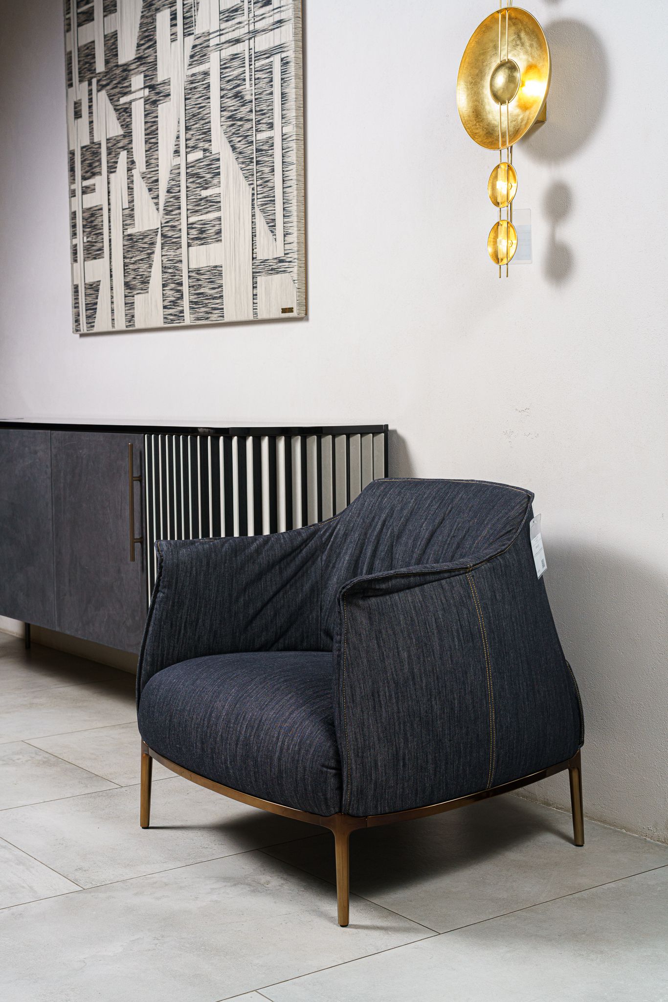 Poltrona Frau Кресло Archibald Denim Edition от Poltrona Frau — в интерьере