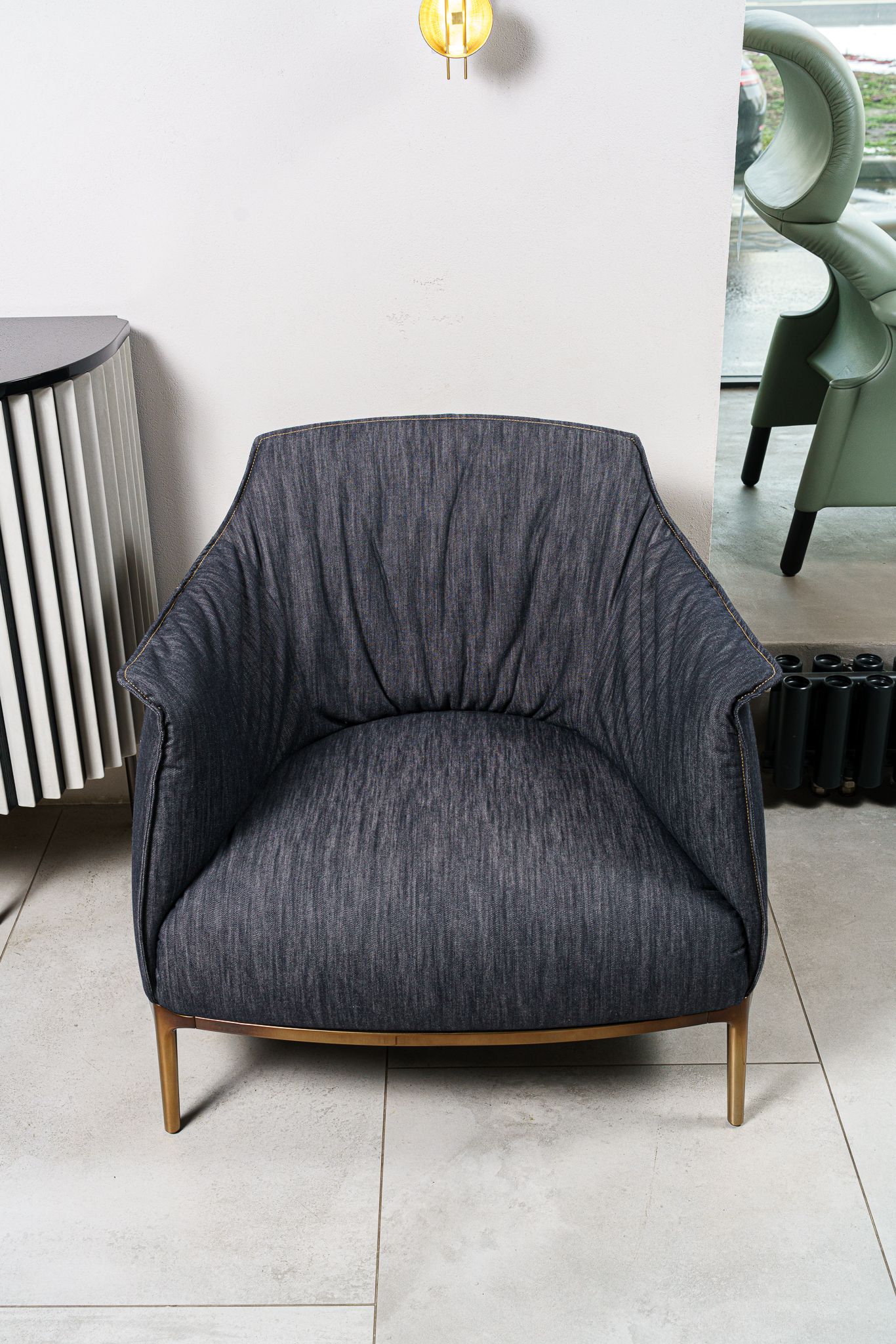 Poltrona Frau Кресло Archibald Denim Edition от Poltrona Frau — в интерьере