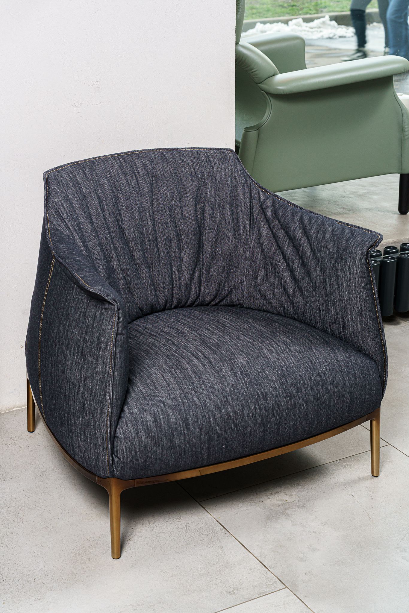 Poltrona Frau Кресло Archibald Denim Edition от Poltrona Frau — в интерьере