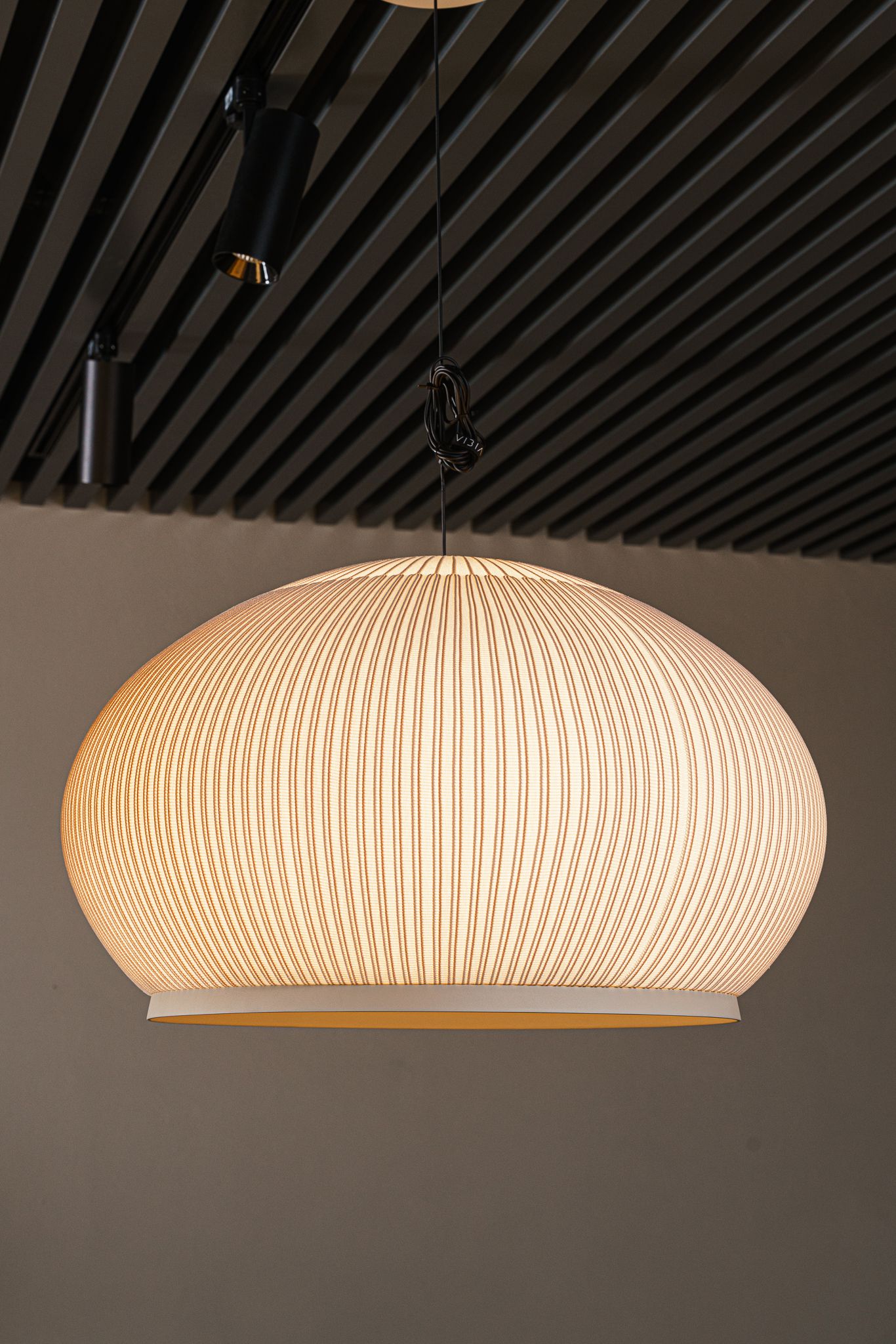 Vibia Подвесной светильник Knit 7470 от Vibia — в интерьере
