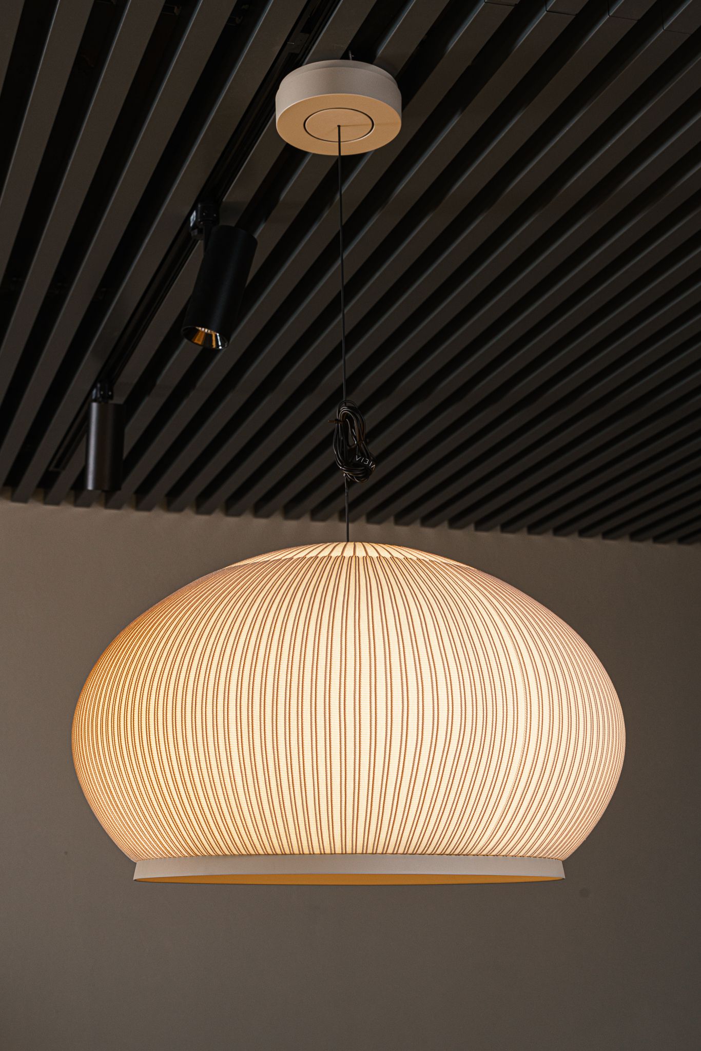 Vibia Подвесной светильник Knit 7470 от Vibia — в интерьере