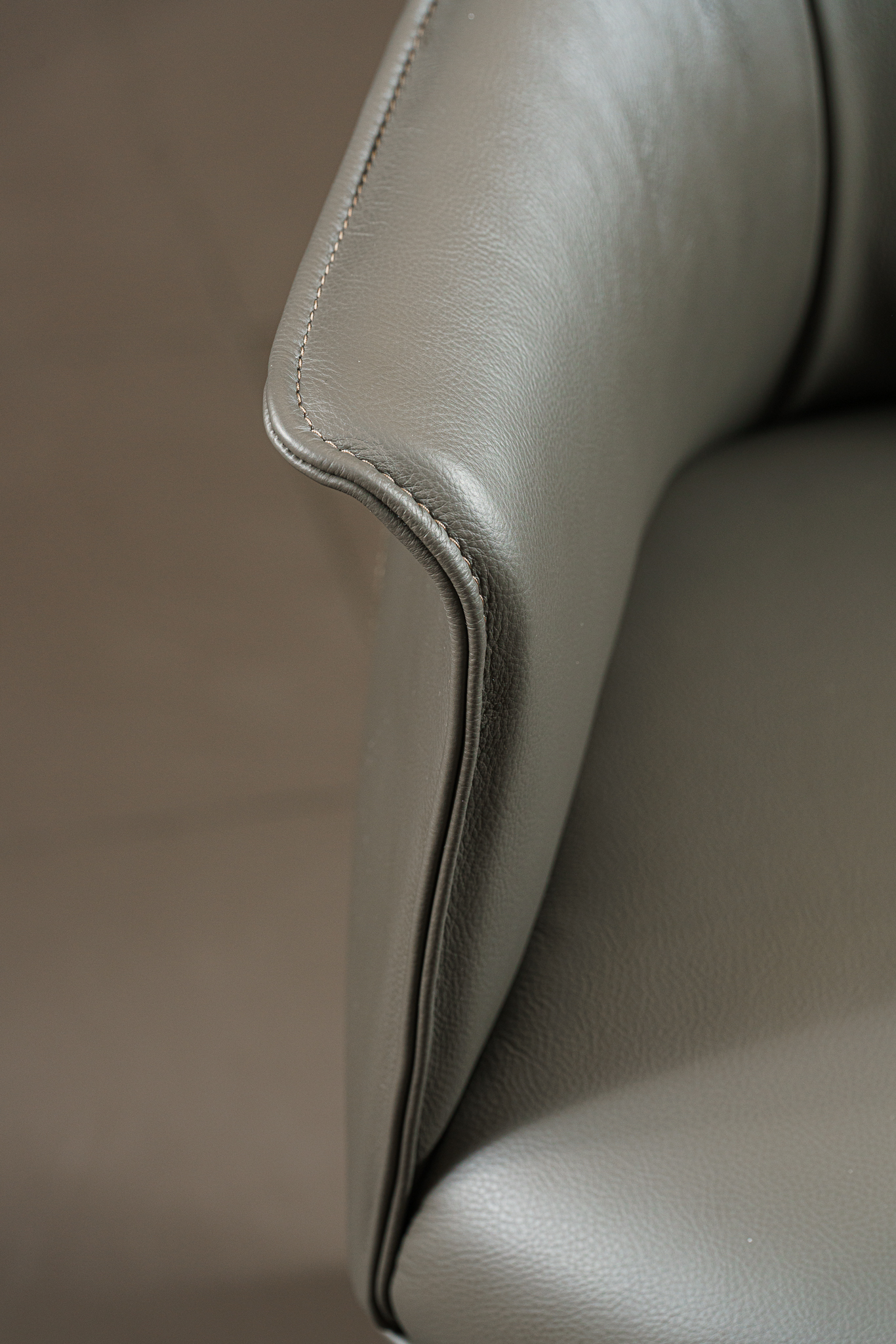 Poltrona Frau Стул Archibald Swivel SC Seppia / Ashwood Moka от Poltrona Frau — в интерьере