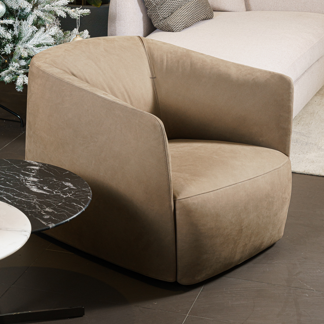 Poliform Кресло Santa Monica 207 Camoscio Leather от Poliform — в интерьере