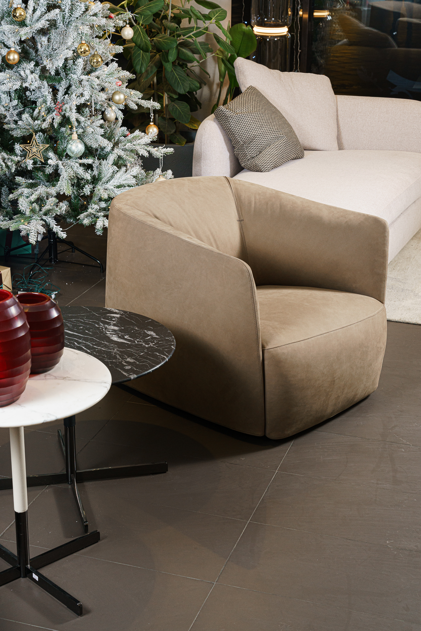 Poliform Кресло Santa Monica 207 Camoscio Leather от Poliform — в интерьере