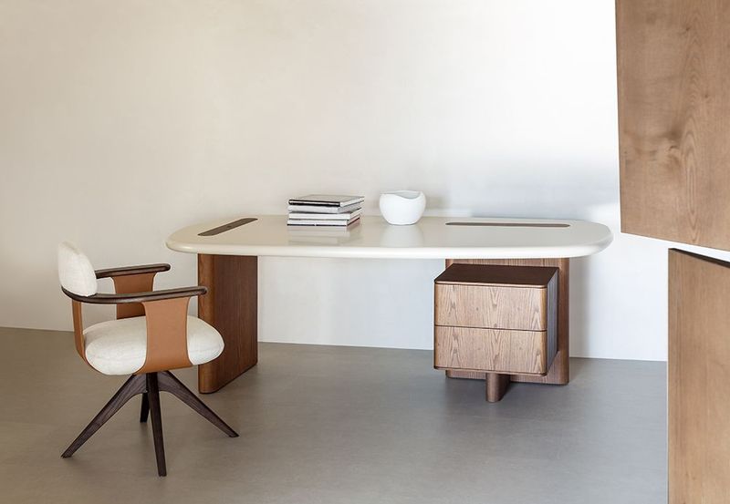 Carpanese Home Письменный стол Linea D от Carpanese Home — в интерьере
