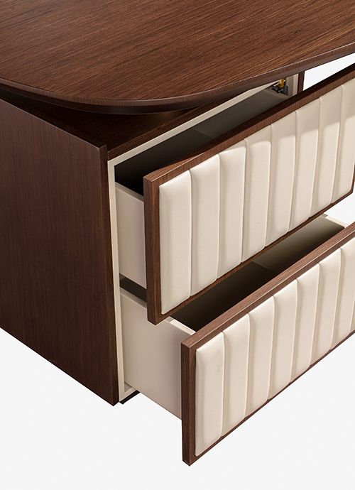Carpanese Home Письменный стол Arthur от Carpanese Home — в интерьере