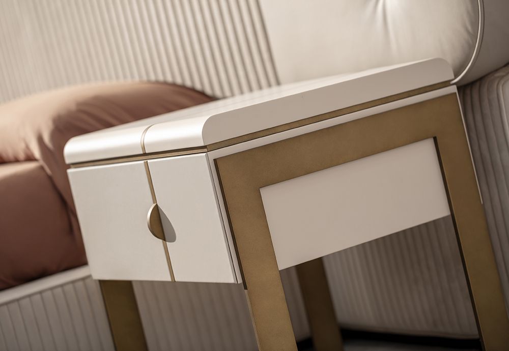 Carpanese Home Прикроватная тумбочка Althea N от Carpanese Home — в интерьере