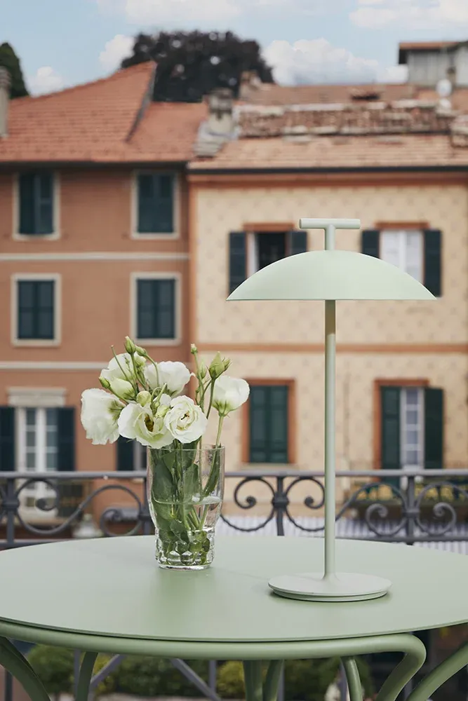 Kartell Настольная лампа Mini geen-a plug version от Kartell — в интерьере