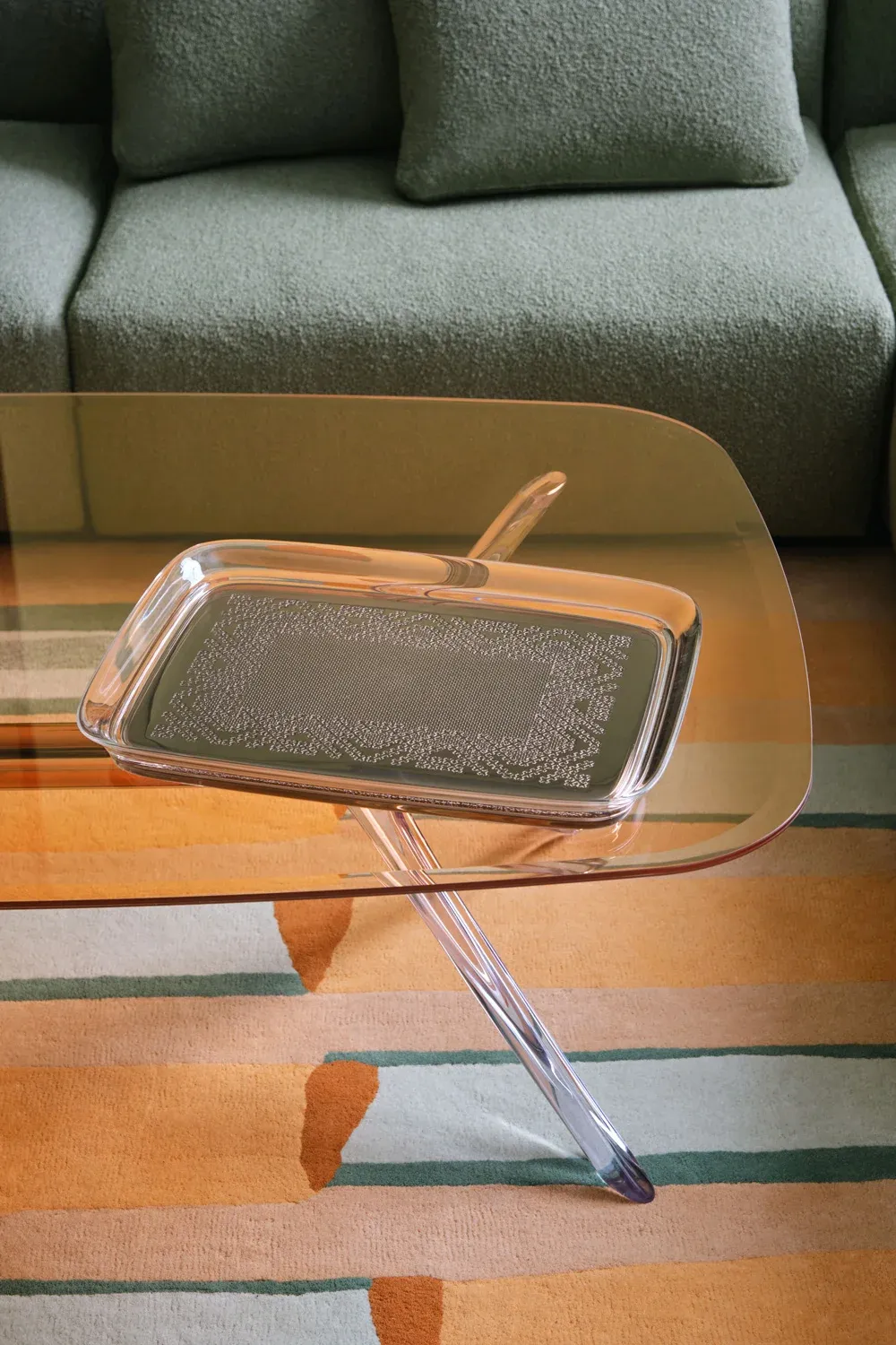 Kartell Поднос Teatime от Kartell — в интерьере