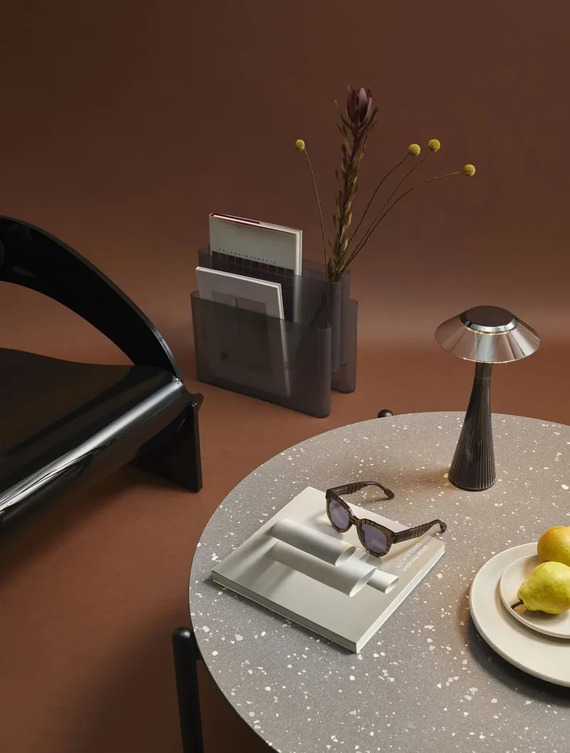 Kartell Стойка для журналов Magazine holder от Kartell — в интерьере