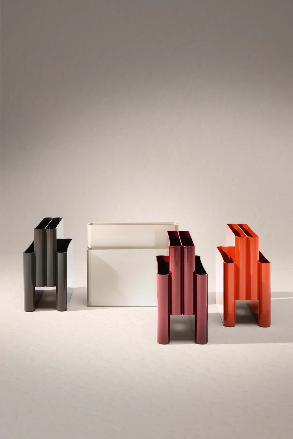 Kartell Стойка для журналов Magazine holder от Kartell — в интерьере