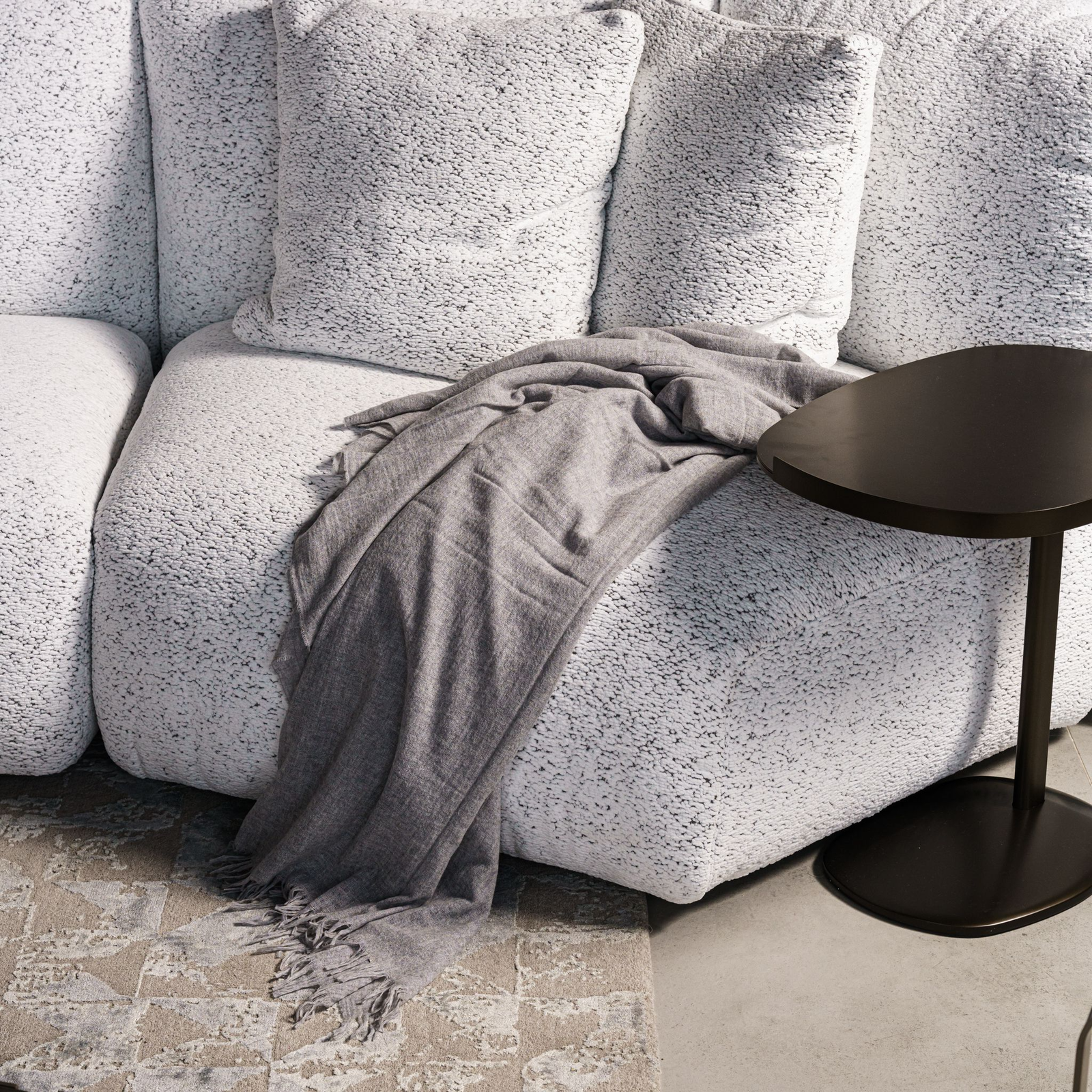 Flou Плед Soffio Grey 135*255 от Flou — в интерьере