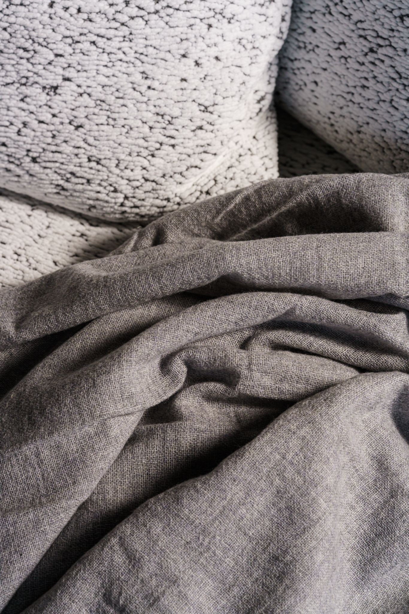 Flou Плед Soffio Grey 135*255 от Flou — в интерьере